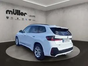 BMW X1 sDrive18d M SPORT LED RÜCKFAHR SHZ DAB Bild 4