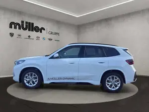 BMW X1 sDrive18d M SPORT LED RÜCKFAHR SHZ DAB Bild 3