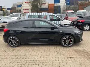 Ford Focus Lim. ST-Line X *TÜV NEU* Bild 5