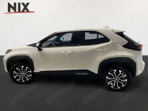 Toyota Yaris Cross 1.5 Hybrid Team D SHZ PDC KLIMA Bild 3