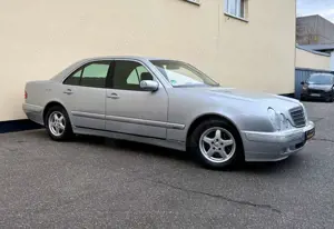 Mercedes-Benz E 200 KOMPRESSOR ELEGANCE TÜV SER REIFN NEU