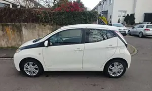 Toyota Aygo x-play touch TÜV bis 02/2028 Bild 2