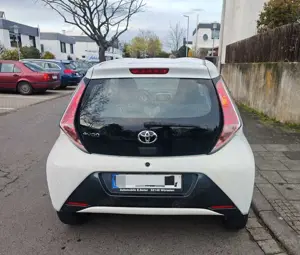 Toyota Aygo x-play touch TÜV bis 02/2028 Bild 4