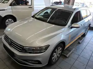 Volkswagen Passat Variant Business 2.0TDI DSG Navi AHK ACC