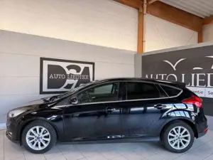 Ford Focus Lim. Titanium/Automatik/Sitzhz./Navi/PDC/ Bild 2