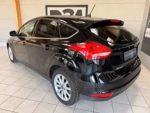 Ford Focus Lim. Titanium/Automatik/Sitzhz./Navi/PDC/ Bild 3