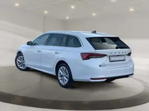 Skoda Octavia Combi 1.5 eTSI DSG Selection ACC LED Nav Bild 4