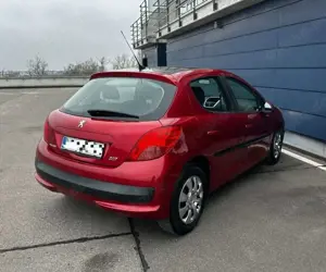 Peugeot 207 1.4e 16v 90ch Sport Bild 4