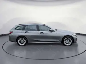 BMW 318 i Touring *Navi*Kamera*LED*PDC*SHZ*DAB* Bild 4