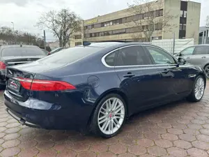 Jaguar XF 25d Prestige NAVI LEDER PANO RFKA TWA Bild 5