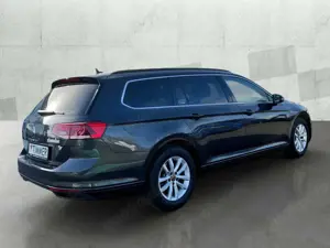 Volkswagen Passat Variant 2.0 TDI DSG BUSINESS +AHK +LED +ACC +RKAM +VIRTUA Bild 4