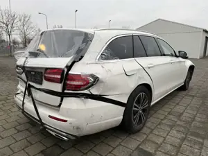 Mercedes-Benz E 220 d 4MATIC T-Modell 9G AVANTGARDE MBUX LED KAMERA Bild 4
