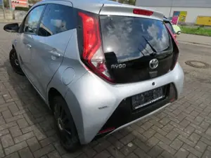 Toyota Aygo X Aygo 1.0 x-Play Kamera + 8-Fach Bereift Bild 2