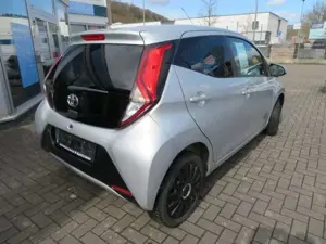 Toyota Aygo X Aygo 1.0 x-Play Kamera + 8-Fach Bereift Bild 3