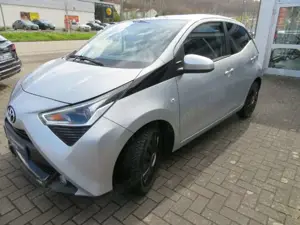 Toyota Aygo X Aygo 1.0 x-Play Kamera + 8-Fach Bereift Bild 4