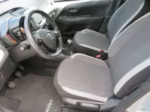 Toyota Aygo X Aygo 1.0 x-Play Kamera + 8-Fach Bereift Bild 5