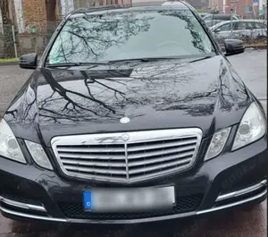 Mercedes-Benz 220
