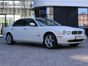 Jaguar XJ8