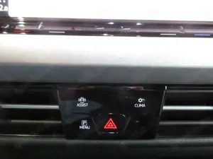 Volkswagen Golf Variant Life 2,0 TDI AHK,Matrix,Keyless Bild 2