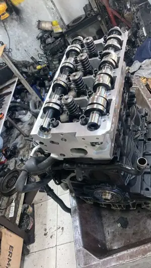 Volkswagen Touran 2.0 TDI DSG Highline 7 Sit. Motor  Getriebe Überh Bild 4