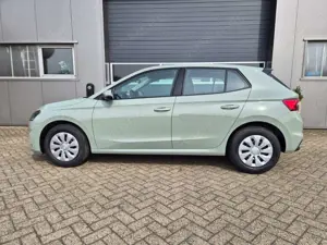 Skoda Fabia 1.0 TSI 95PS Selection 5-türig Rückf.Kamera Parkse Bild 2