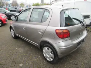 Toyota Yaris 4D,Klima,4Türer, ZV,Geringer Verbrauch! Bild 4