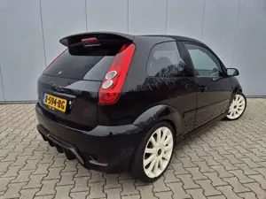 Ford Fiesta 2.0-16V ST Bild 2