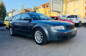 Audi A4 2.4 Avant S-Line Automatik BOSE Xenon SHZ PDC