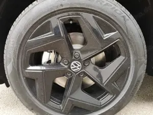 Volkswagen Tiguan 2.0 TDI DSG R-Line Head Up Black 360 AHK Bild 4