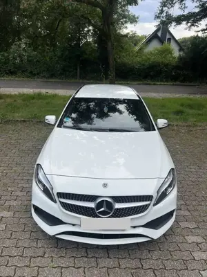 Mercedes-Benz A 180 7G-DCT AMG Line