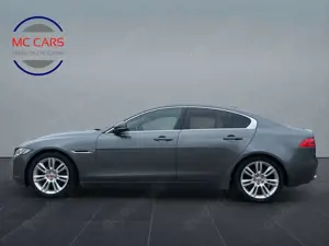 Jaguar XE Prestige/Leder/Navi/Kamera/Tüv+Au Neu Bild 2