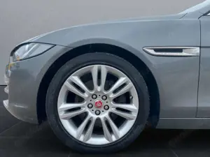 Jaguar XE Prestige/Leder/Navi/Kamera/Tüv+Au Neu Bild 5