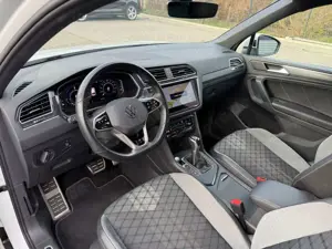Volkswagen Tiguan R-Line eHybrid ACC HUD PANO AHK 20 Zoll Bild 5