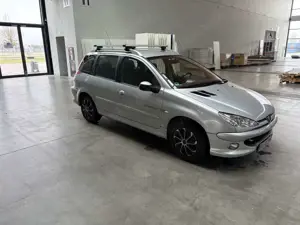 Peugeot 206 Bild 3