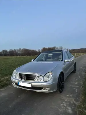 Mercedes-Benz E 240 Avantgarde