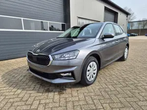 Skoda Fabia 1.0 TSI 95PS Selection 5-türig Rückf.Kamera Parkse