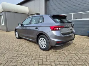 Skoda Fabia 1.0 TSI 95PS Selection 5-türig Rückf.Kamera Parkse