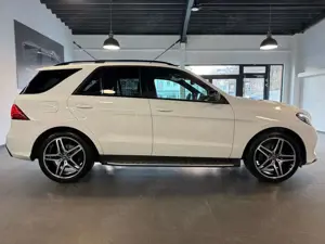 Mercedes-Benz GLE 350 d 4Matic AMG-Paket/Panorama+ACC+360° - image 4
