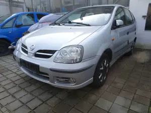 Nissan Almera Tino