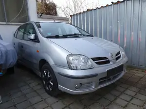Nissan Almera Tino Bild 3