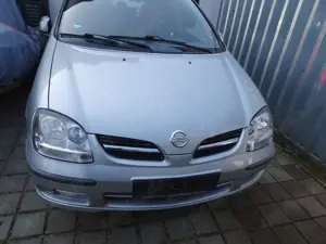 Nissan Almera Tino Bild 2