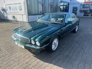 Jaguar XJ 4.0 Sovereign, in British Rac. | neue Reifen|