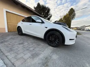 Tesla Model Y Bild 2