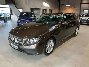 Mercedes-Benz E 200 d T Avantgarde LED Navi Kamera Teilleder Bild 1