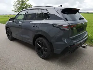 Volkswagen Tiguan 2.0 TDI DSG R-Line Head Up Black 360 AHK Bild 3