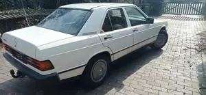 Mercedes-Benz 190 190 E Bild 5