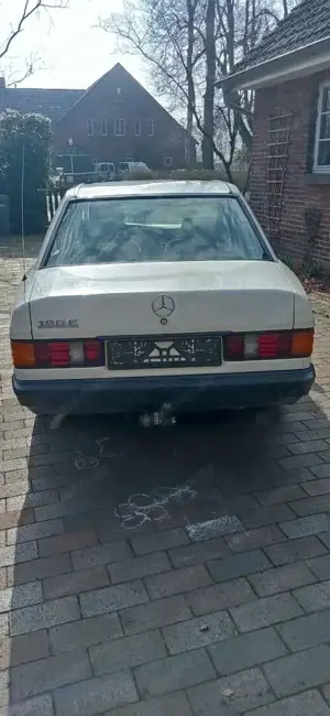 Mercedes-Benz 190 190 E Bild 4
