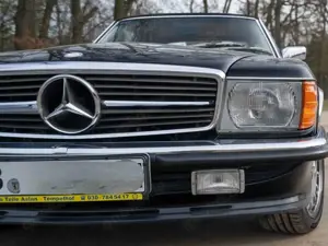 Mercedes-Benz SL 560 R107