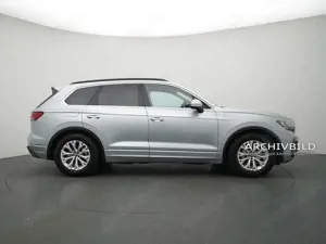 Volkswagen Touareg V6 Elegance LEDER KAM 360° HUD NAVI VIRT Bild 3