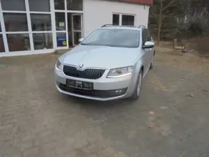 Skoda Octavia Elegance Xenon-Navi-Panno